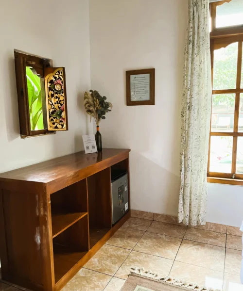 ... with a luggage rack with fridge and safe (not in the picture)