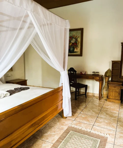 ... as well as a sideboard with chair