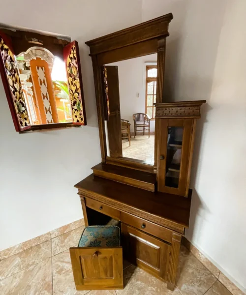 2.3 ... and beautiful furniture