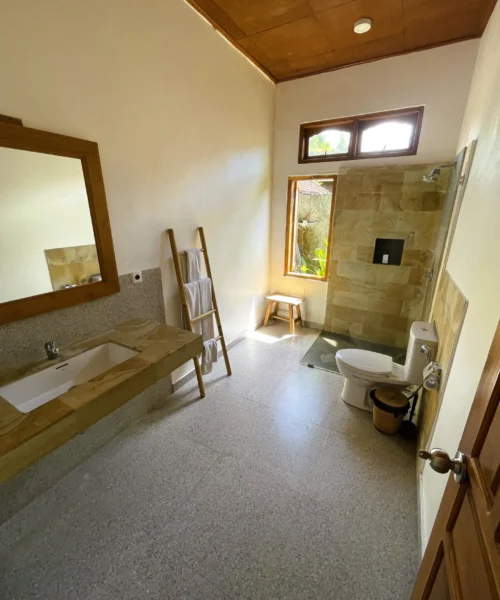 3.1 Spacious bathroom
